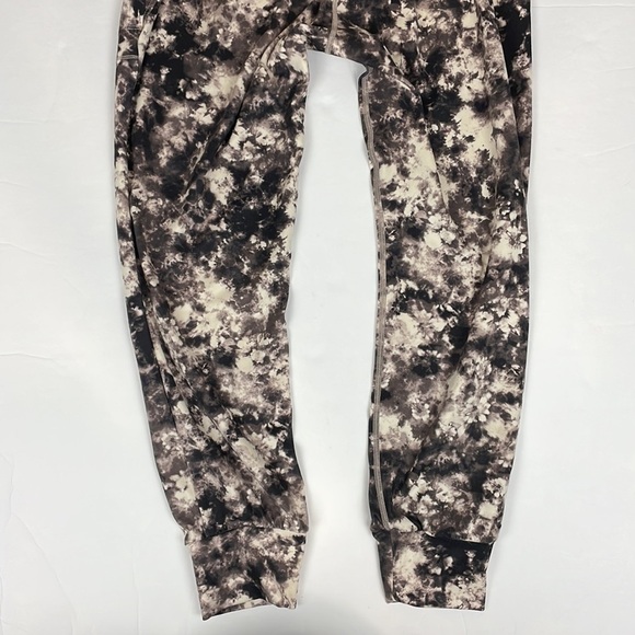 ATHLETA Salutation Printed Jogger - Picture 11 of 13
